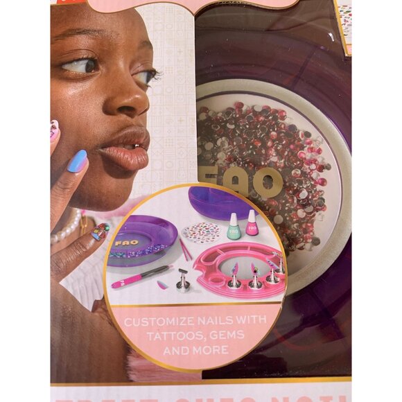 F.A.O. Schwarz Street Chic Nails Custom Studio Kit With 47 Pieces For Ages 8+ - Picture 4 of 6